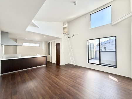 ���r���O ���������났�ƏΊ炪�W�܂�A�S���܂郊�r���O