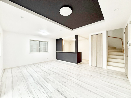 ���r���O ����