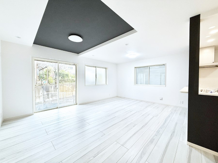 ���r���O ����