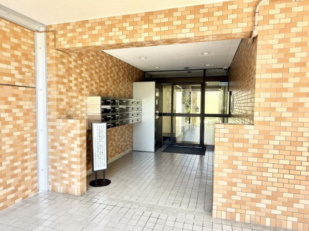 �G���g�����X �O�ρ��������̂���G���g�����X�͉��K�Ȗ����̎n�܂�����o���܂�