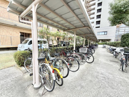 ���̑� �O�ρ����X�̈ړ��ɕ֗��Ȓ��փX�y�[�X����������m�ۂ���Ă��܂�