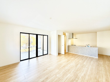 ���r���O ���������났�ƏΊ炪�W�܂�A�S���܂郊�r���O