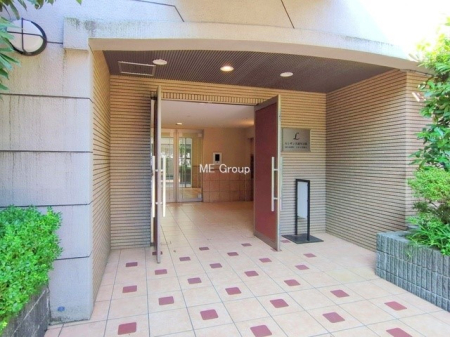 �G���g�����X �O�ρ��Ǘ��̍s���͂����G���g�����X�ň��S���ĕ�点����ł�