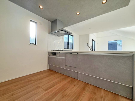 �L�b�`�� �����������������Ԃ����܂��A�Ί炠�ӂ��L�b�`��