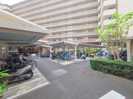 ���̑� �O�ρ����X�̈ړ��ɕ֗��Ȓ��փX�y�[�X����������m�ۂ���Ă��܂�