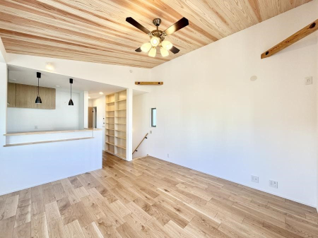 ���r���O ���������S�n�̂����A���z�̃��r���O