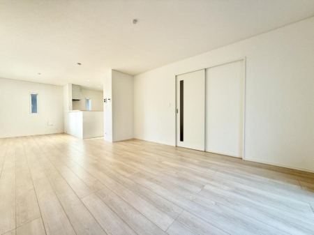 ���r���O ���������S�n�̂����A���z�̃��r���O