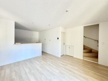 ���r���O ����