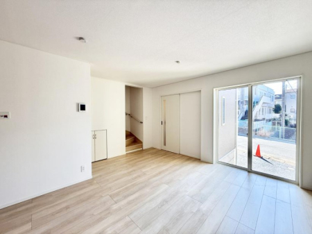 ���r���O ����