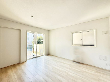 ���r���O ����