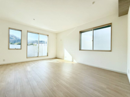 ���r���O ����