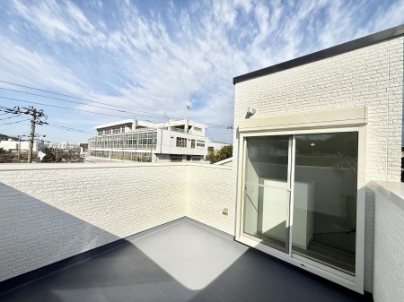 �o���R�j�[ ������ �G�߂̈ڂ낢����������J���I�ȋ�Ԃł�