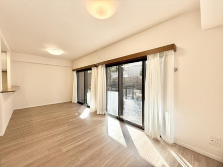 ���r���O ����