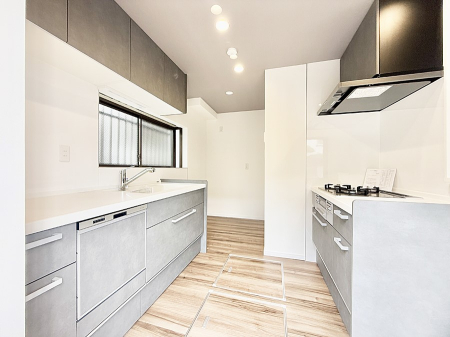 �L�b�`�� �����������������Ԃ����܂��A�Ί炠�ӂ��L�b�`��