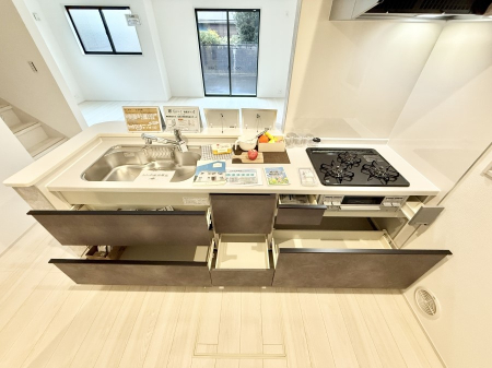 �L�b�`�� �������Ƒ����J��[�߂�A������̂���L�b�`��