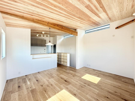 ���r���O ����