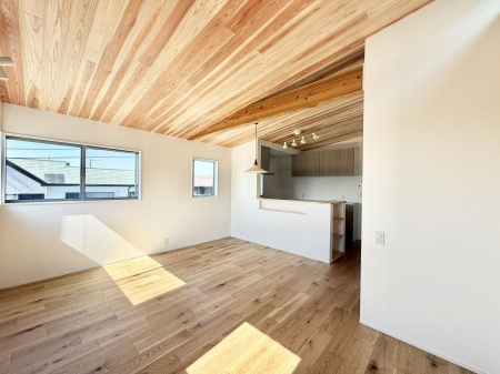 ���r���O ����