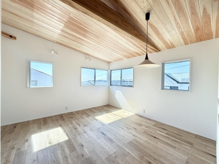 ���r���O ����