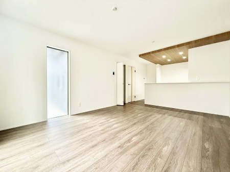 ���r���O ����