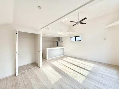 ���r���O ����