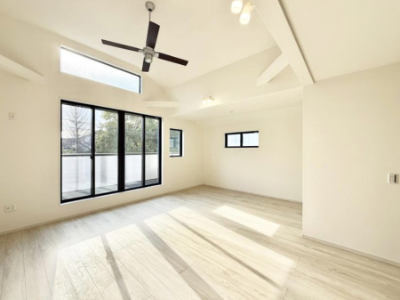 ���r���O ����