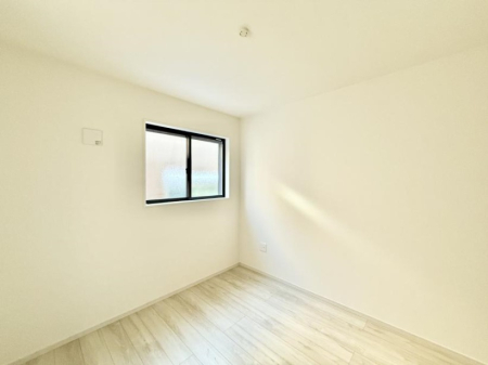 �Q�� ����