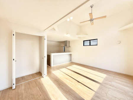 ���r���O ����