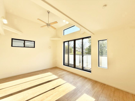 ���r���O ����