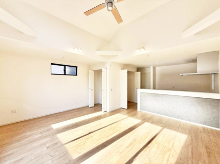 ���r���O ����