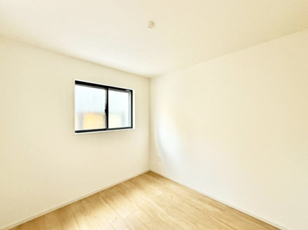 �Q�� ����