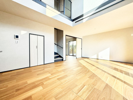 ���r���O ���������S�n�̂����A���z�̃��r���O