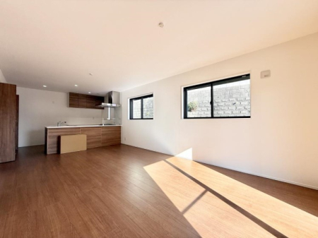 ���r���O ����