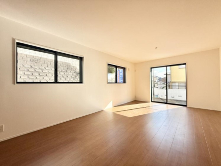 ���r���O ����