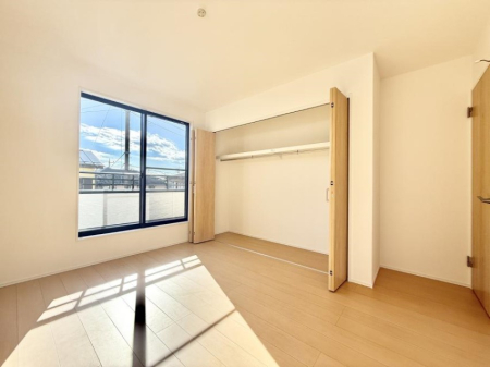 �Q�� ����