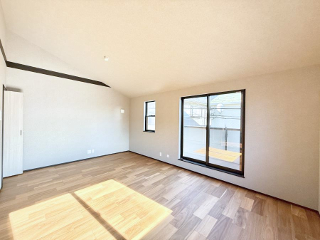 ���r���O ���������S�n�̂����A���z�̃��r���O