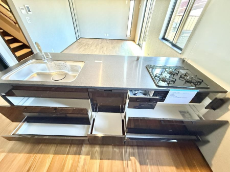 �L�b�`�� ���������y���݂ƐH�ׂ�K����͂���L�b�`��