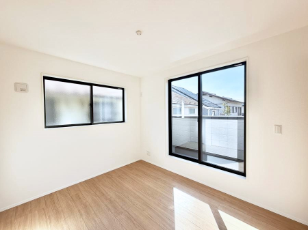 �Q�� ����