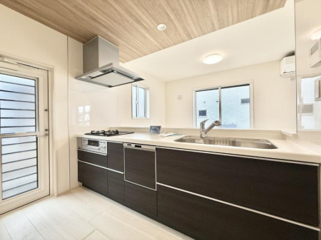 �L�b�`�� �����������������Ԃ����܂��A�Ί炠�ӂ��L�b�`��