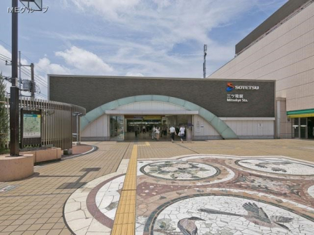 ���ӊ� �w 1800m ���S�{���u�O�c���v�w