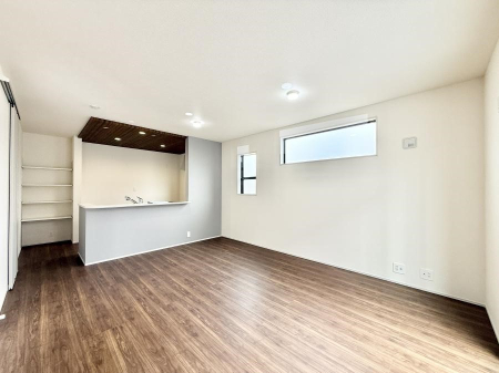 ���r���O ����