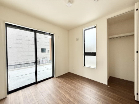 �Q�� ����