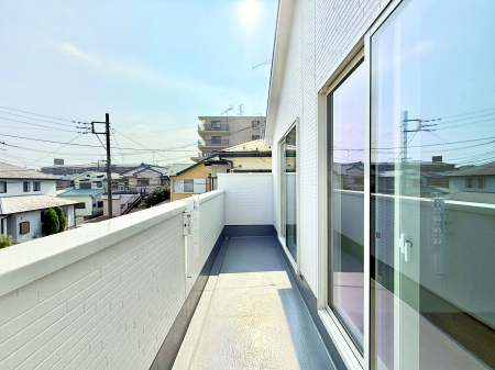 �o���R�j�[ ������ ���R��g�߂Ɋ�����A�J���I�ȃo���R�j�[