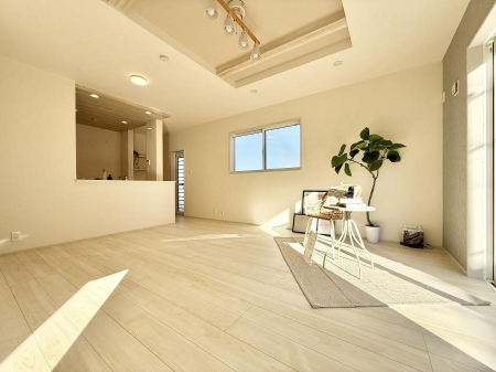 ���r���O ����