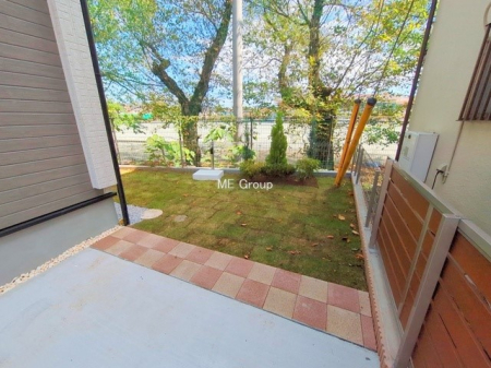 ���̑� �O�ρ���炵�ɏ�����^����A�΂��������ꂽ�Z�܂��ł�