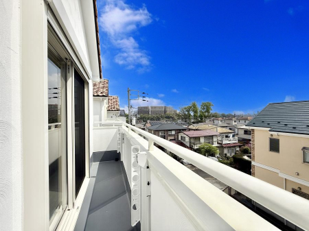 �o���R�j�[ ������ �G�߂̈ڂ낢����������J���I�ȋ�Ԃł�