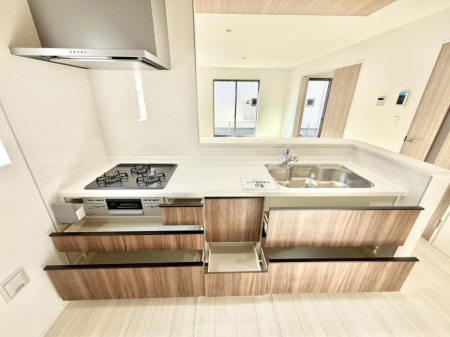 �L�b�`�� �����������������Ԃ����܂��A�Ί炠�ӂ��L�b�`��