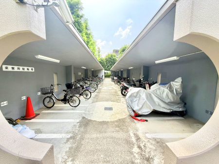 ���̑� �O�ρ��~�n���ɒ��֏���������Ă���A���]�Ԃ̗��p���X���[�Y�ł�