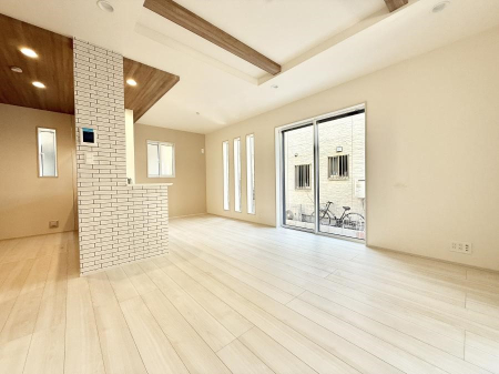 ���r���O ����