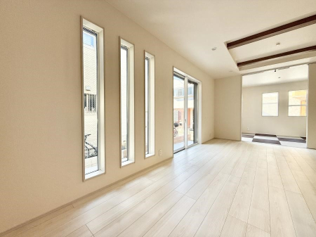 ���r���O ����