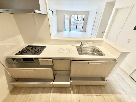 �L�b�`�� �����������������Ɗy�����Ȃ�A���K�ȃL�b�`�����